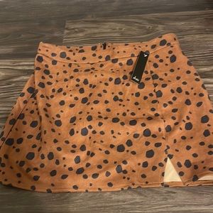 Akaiv Leopard Tan Skirt Size M NWT